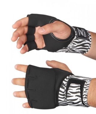 🔥NOVINKA A TIP🔥🥊 Gelové bandáže Zebra Efektivně zpevňují ruce. Vyrobeny z elastického neoprenu. Obsahují gelovou vrstvu,...