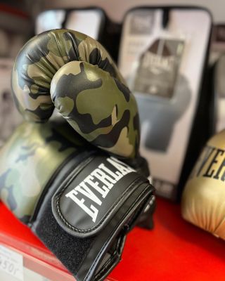 Rukavice Everlast Spark vyrobené z prvotřídní syntetické kůže🥊 •kůže zajišťuje dlouhodobou odolnost a výkonnost...